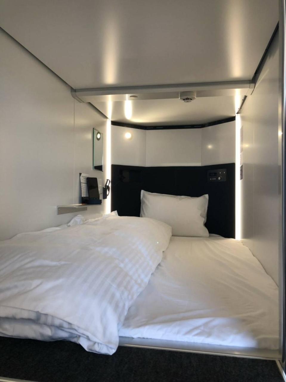 Hearts Capsule Hotel & Spa Hakata Fukuoka  Kültér fotó