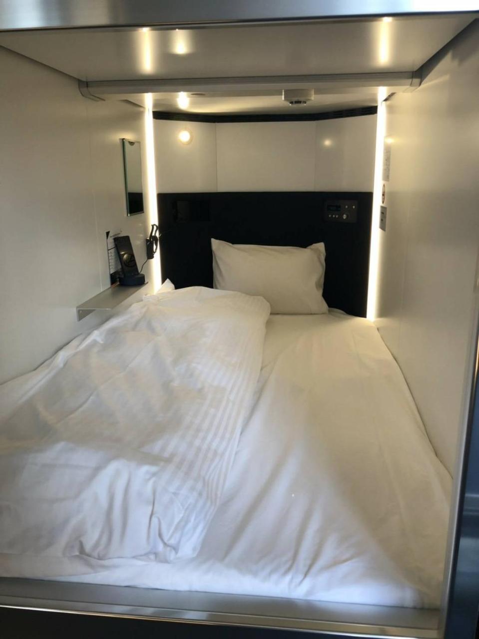 Hearts Capsule Hotel & Spa Hakata Fukuoka  Kültér fotó